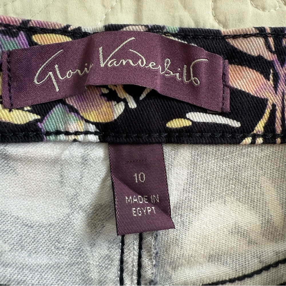 Gloria Vanderbilt Amanda Dark NavyFloral Capri Slimming‎ Pants Women's 10 NWT - Picture 6 of 12
